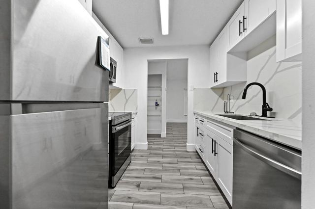 1390 Summit Run Circle, West Palm Beach, FL 33415