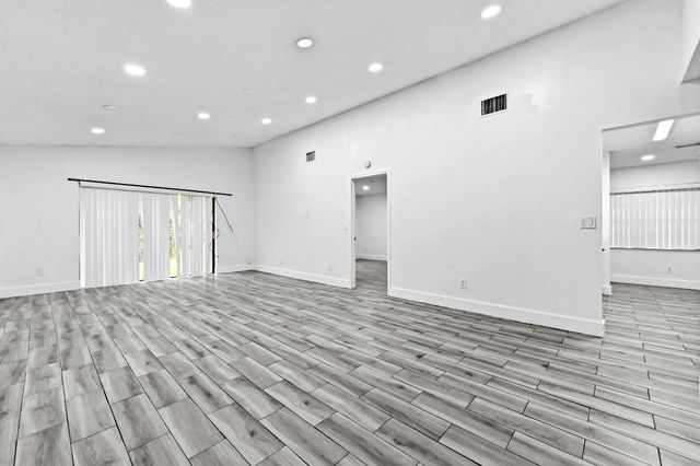 1390 Summit Run Circle, West Palm Beach, FL 33415