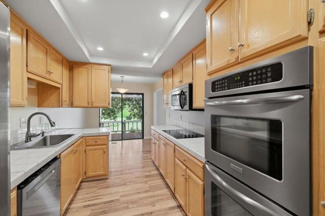 470 Sand Hill Circle, Menlo Park, CA 94025