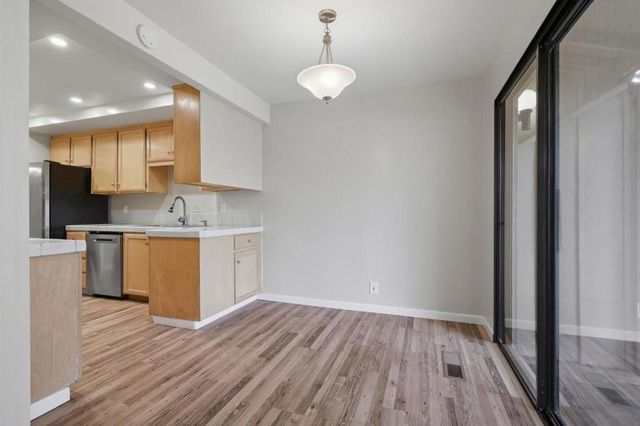 470 Sand Hill Circle, Menlo Park, CA 94025