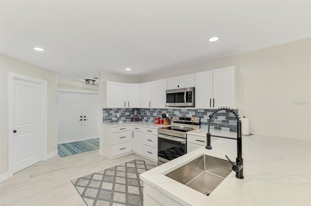 1204 YAWL WAY, Venice, FL 34285