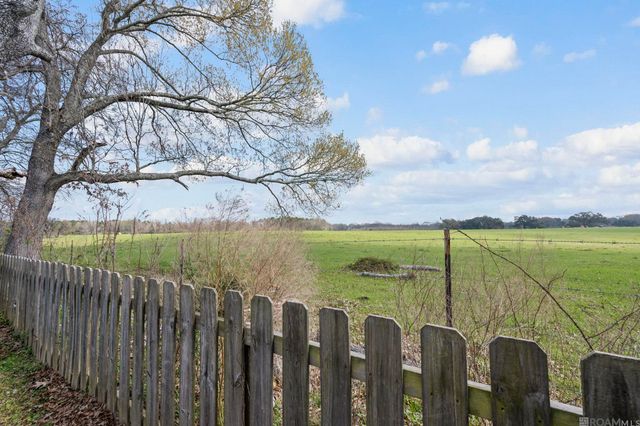 13120 Cedar Pointe Dr, St Francisville, LA 70775