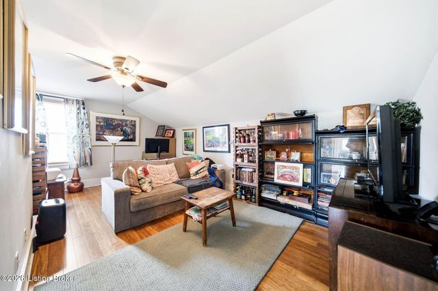 1927 Wrocklage Ave, Louisville, KY 40205