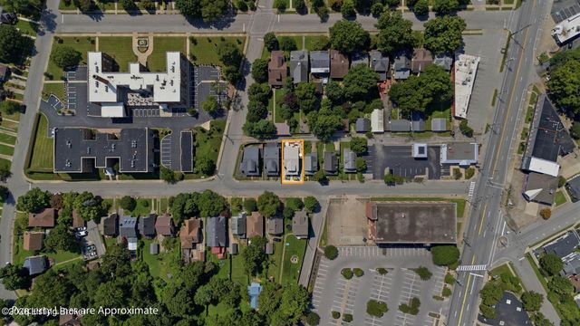 1927 Wrocklage Ave, Louisville, KY 40205