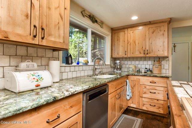 16232 E 1st ST, Bayview, ID 83803