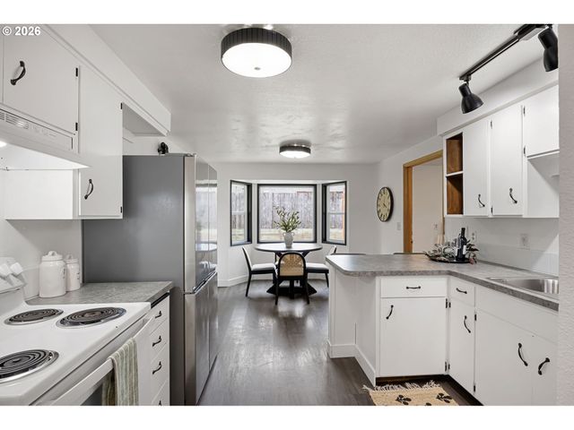 1885 CHURCHILL St, Eugene, OR 97405