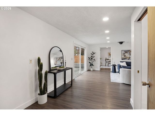 1885 CHURCHILL St, Eugene, OR 97405