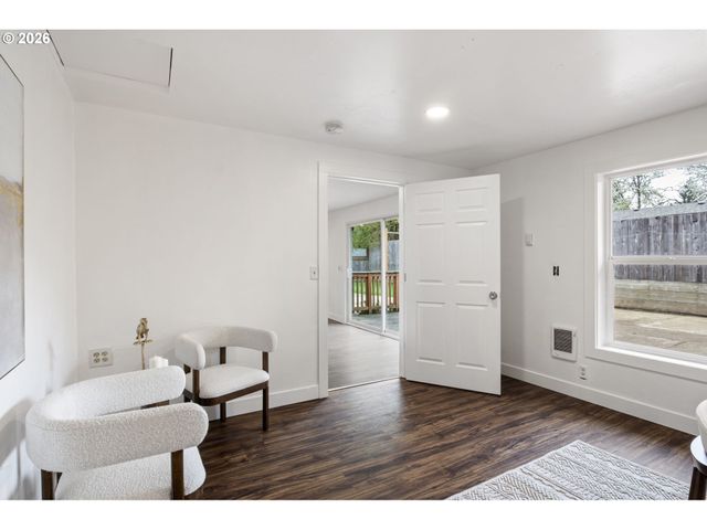 1885 CHURCHILL St, Eugene, OR 97405