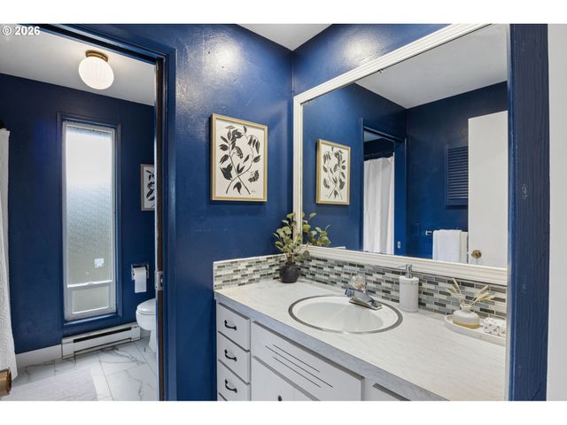 1885 CHURCHILL St, Eugene, OR 97405