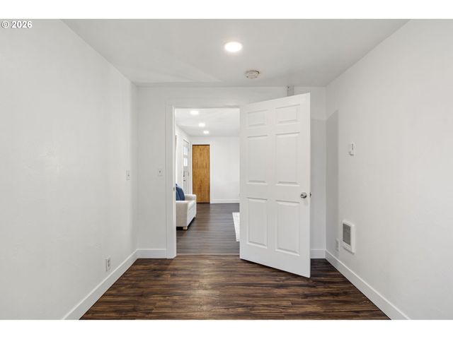 1885 CHURCHILL St, Eugene, OR 97405