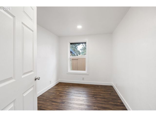 1885 CHURCHILL St, Eugene, OR 97405