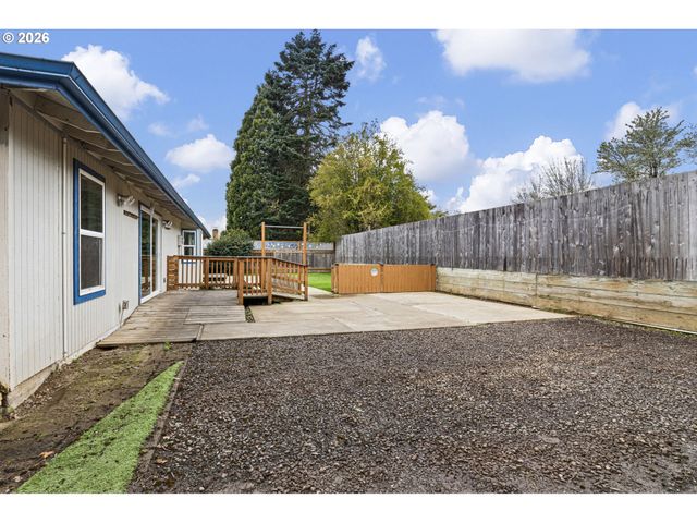 1885 CHURCHILL St, Eugene, OR 97405