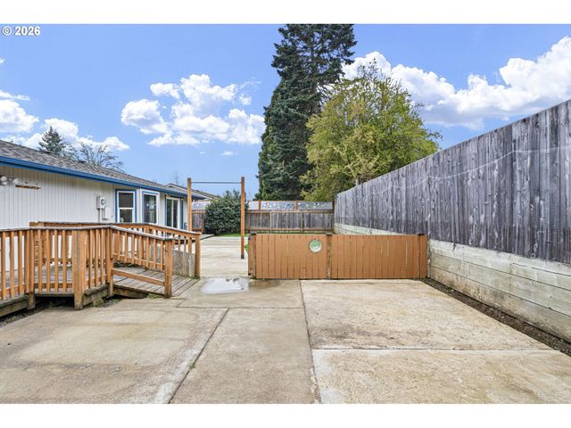 1885 CHURCHILL St, Eugene, OR 97405