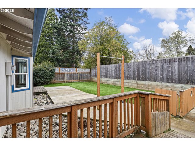 1885 CHURCHILL St, Eugene, OR 97405