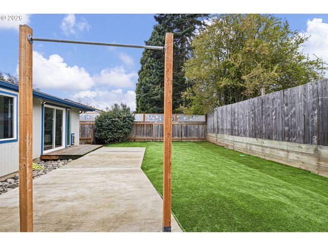 1885 CHURCHILL St, Eugene, OR 97405