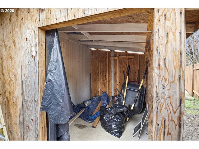 1885 CHURCHILL St, Eugene, OR 97405