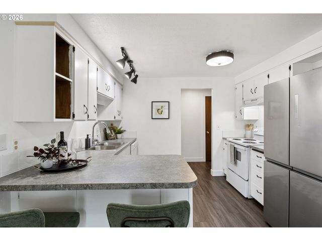 1885 CHURCHILL St, Eugene, OR 97405