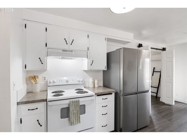 1885 CHURCHILL St, Eugene, OR 97405