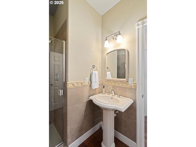 8441 Nw HAWKINS Blvd, Portland, OR 97229