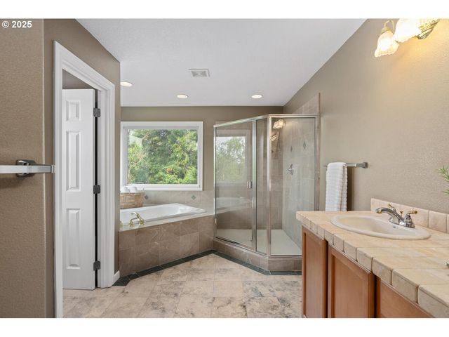 8441 Nw HAWKINS Blvd, Portland, OR 97229