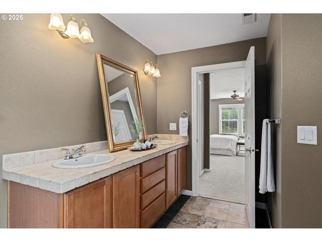 8441 Nw HAWKINS Blvd, Portland, OR 97229