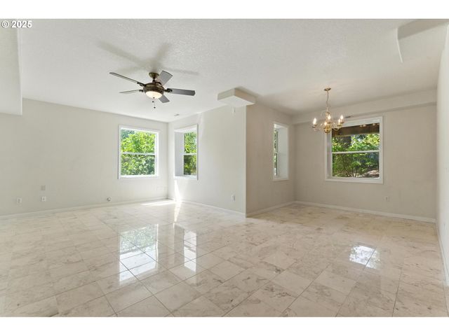 8441 Nw HAWKINS Blvd, Portland, OR 97229
