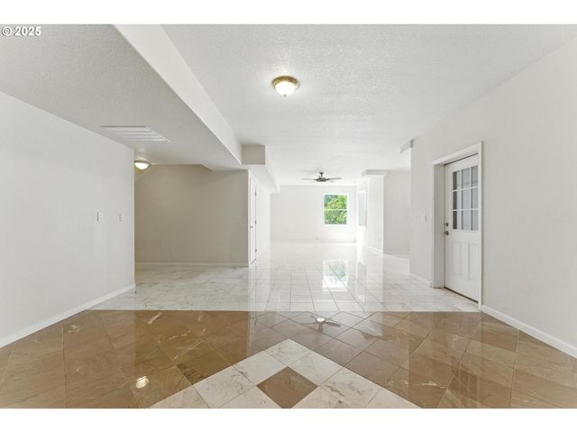 8441 Nw HAWKINS Blvd, Portland, OR 97229