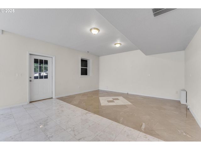 8441 Nw HAWKINS Blvd, Portland, OR 97229