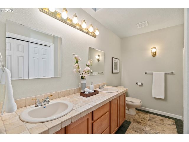 8441 Nw HAWKINS Blvd, Portland, OR 97229