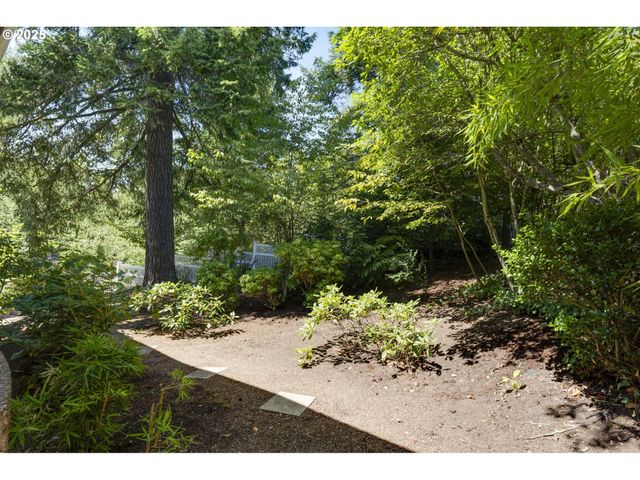 8441 Nw HAWKINS Blvd, Portland, OR 97229