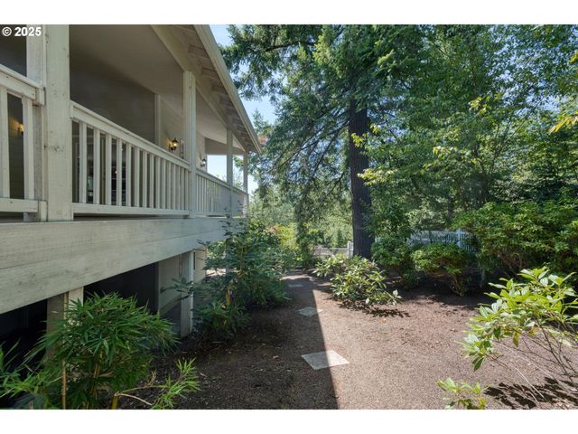 8441 Nw HAWKINS Blvd, Portland, OR 97229