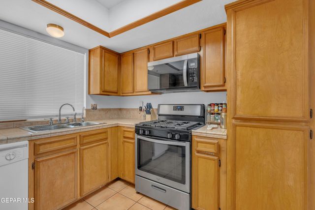 360 BRILL Circle, Horizon City, TX 79928