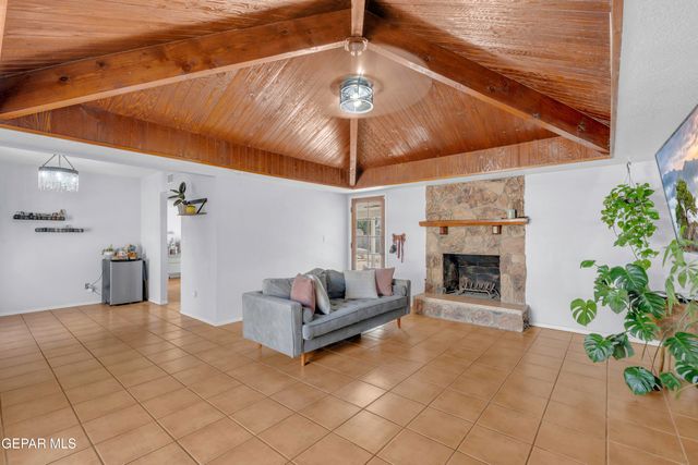 360 BRILL Circle, Horizon City, TX 79928