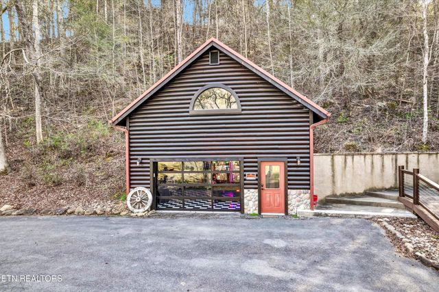 2609 Cedar Falls Way, Sevierville, TN 37862