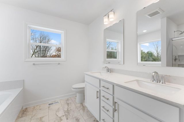 7550 Upper 42nd Street N, Oakdale, MN 55128