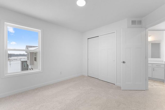 7550 Upper 42nd Street N, Oakdale, MN 55128