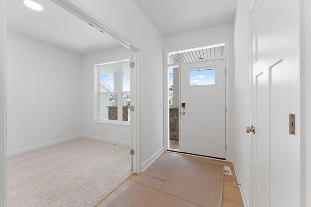 7550 Upper 42nd Street N, Oakdale, MN 55128