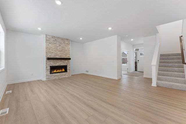 7550 Upper 42nd Street N, Oakdale, MN 55128