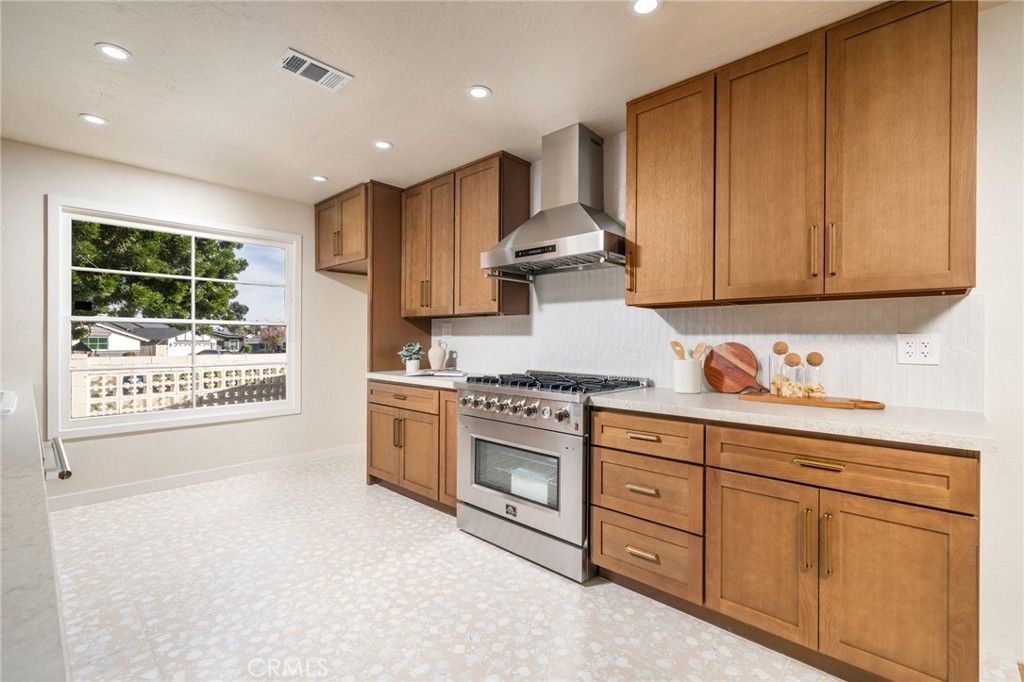 Image 14 of property listing at 1549 N Oaks Court, Ontario, CA 91762