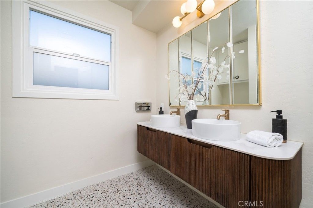 Image 23 of property listing at 1549 N Oaks Court, Ontario, CA 91762