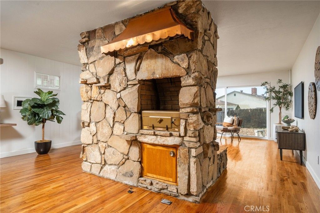 Image 8 of property listing at 1549 N Oaks Court, Ontario, CA 91762