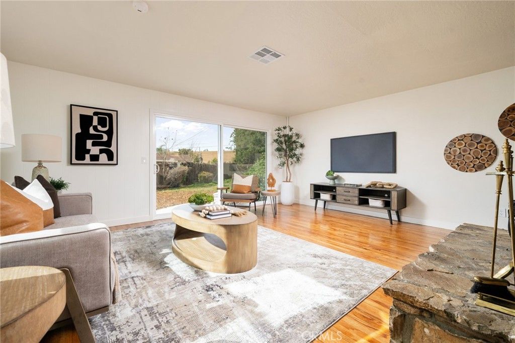 Image 9 of property listing at 1549 N Oaks Court, Ontario, CA 91762