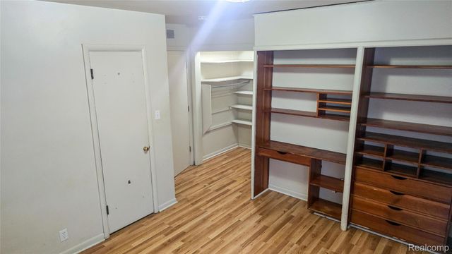 28291 Pierce Street, Southfield, MI 48076