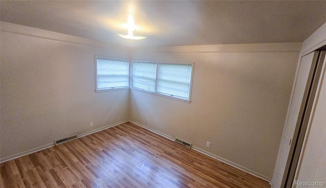 28291 Pierce Street, Southfield, MI 48076