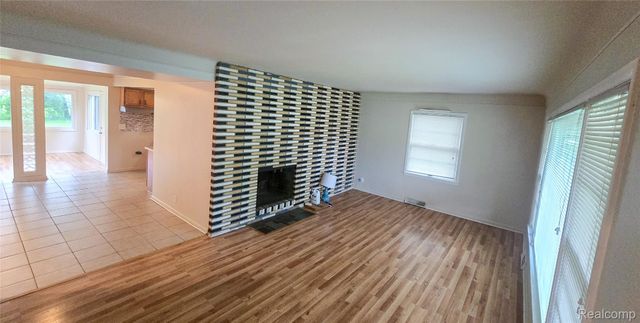 28291 Pierce Street, Southfield, MI 48076