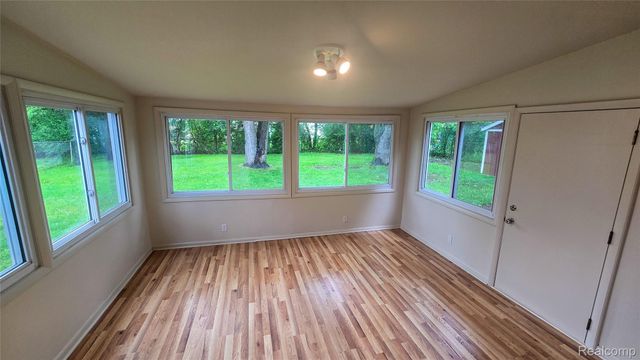 28291 Pierce Street, Southfield, MI 48076
