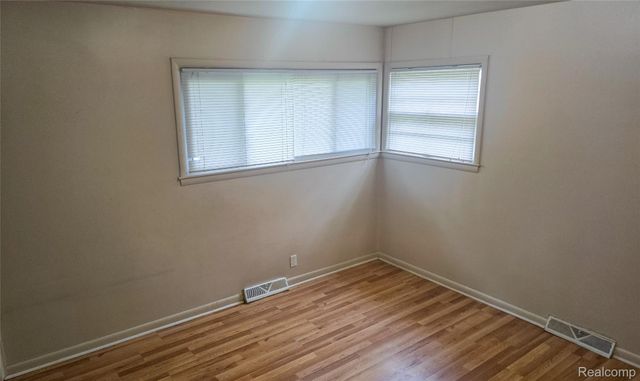 28291 Pierce Street, Southfield, MI 48076