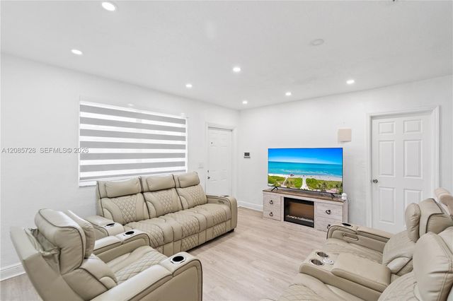 19900 SW 114th Avenue, Miami, FL 33157