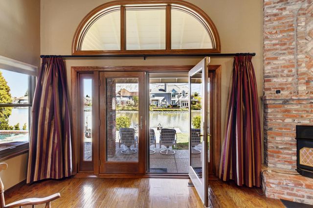 842 Cobble Cove Ln, Sacramento, CA 95831