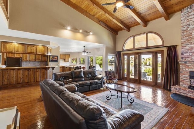 842 Cobble Cove Ln, Sacramento, CA 95831